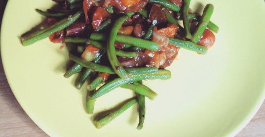 Păstăi de fasole cu roșii cherry