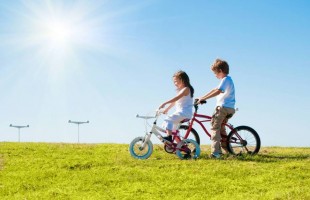 12 motive pentru care copilul trebuie să se bucure de soare