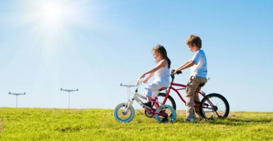 12 motive pentru care copilul trebuie să se bucure de soare