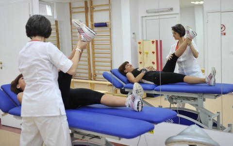 Kinetoterapia în tratamentul artritei. Interviu cu kinetoterapeut Diana Aslan