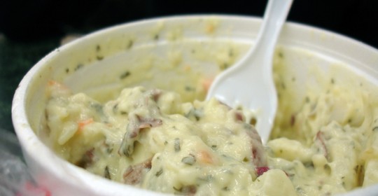 Salată de cartofi cu sos de usturoi