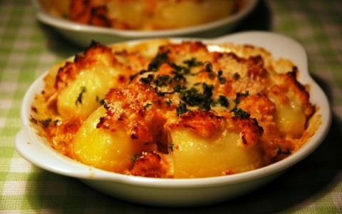 Cartofi umpluţi cu ciuperci